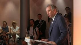 Bayrou défend "la parfaite probité" de ses "amies", de Sarnez et Goulard