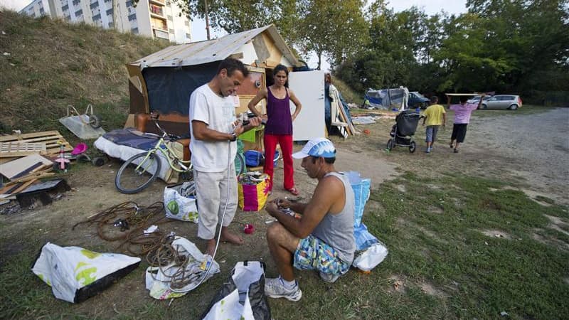 Campement de Roms près de la Garonne à Toulouse. Les gens du voyage ont remporté vendredi une demi-victoire juridique avec une décision du Conseil constitutionnel jugeant contraire à la Constitution française le "carnet de circulation" qui leur est imposé