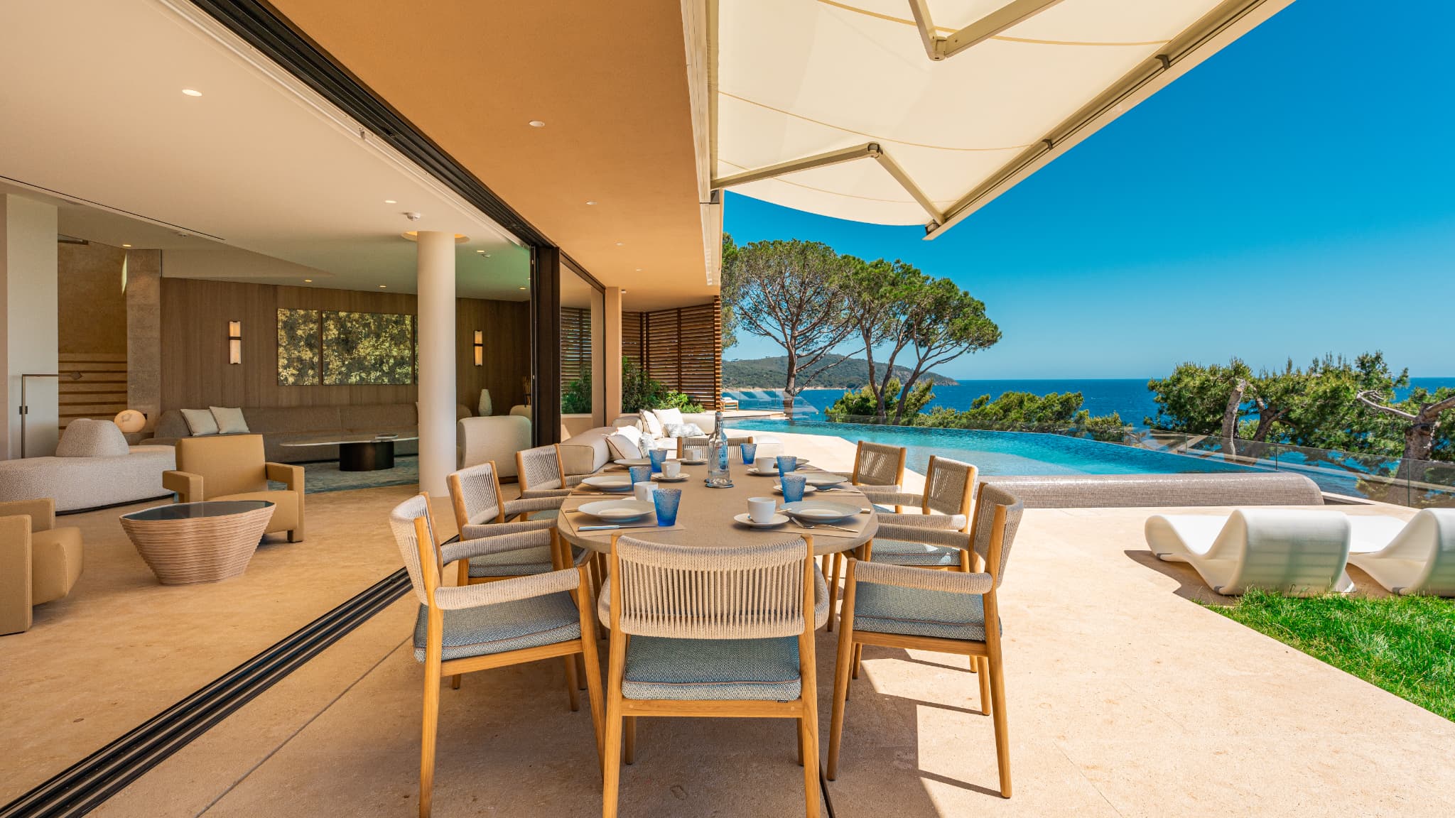 Villa Alkmene : nichée dans l'exclusif Domaine privé Parc Héraclé à la Croix Valmer.