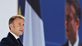 Le président français Emmanuel Macron prononce un discours lors de la cérémonie d'inauguration du centre de formation et d'innovation TANGRAM à Marseille, le 8 mai 2024.