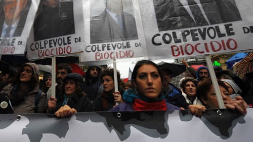 Entre 30.000 et 100.000 personnes ont manifesté contre la pollution de terres par des déchets toxiques enfouis illégalement par la mafia.