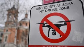 Un panneau "No Drone Zone" (zone interdite aux drones) dans le centre de Moscou, le 11 janvier 2024.