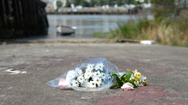 Des fleurs déposées à Nantes en hommage à Steve Maia Canico le 3 août 2019