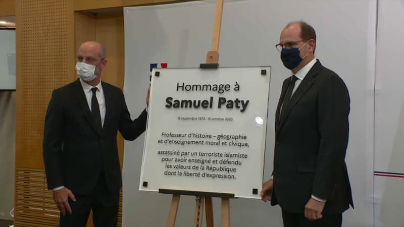 Jean Castex et Jean-Michel Blanquer ont dévoilé ce samedi au ministère de l'Education nationale une plaque en hommage à Samuel Paty.