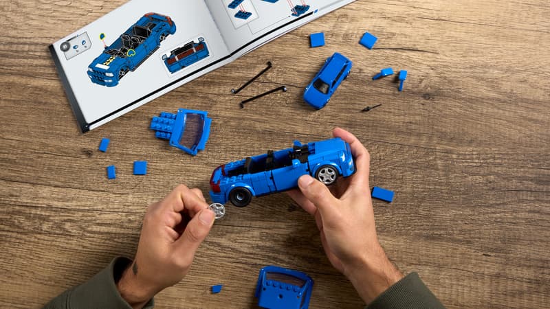 Mattel attaque Lego de front: l'américain lance des voitures miniatures en briques et veut séduire les "kidultes"