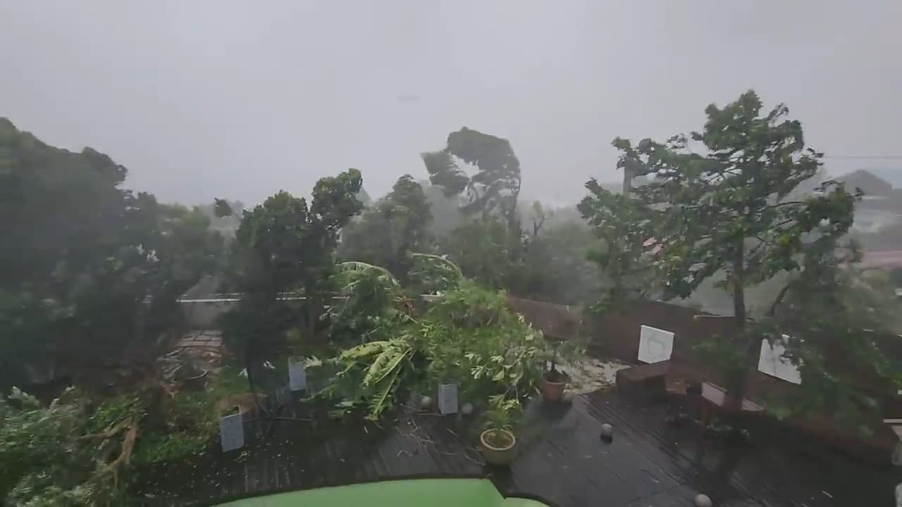 Les images du cyclone Belal qui touche La Réuion, le 15 janvier 2024 Les images du cyclone Belal qui touche La Réuion, le 15 janvier 2024