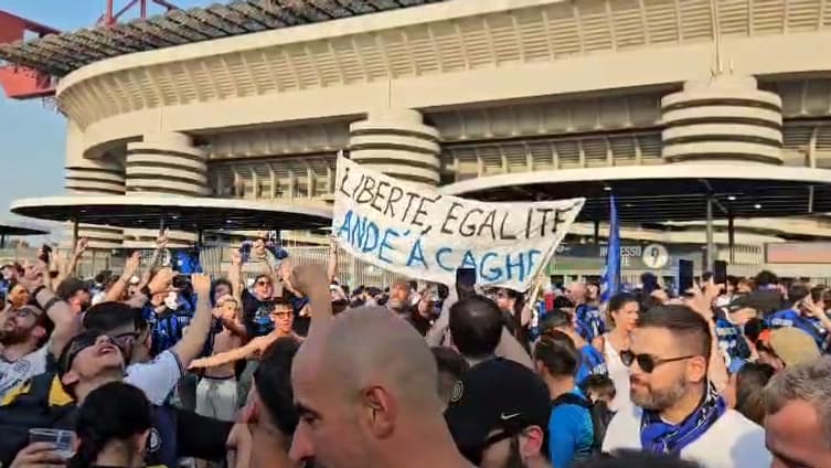 Les supporters milanais se réunissent à San Siro, 31 mai 2025