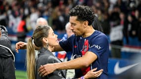 Marquinhos et sa femme Carol Cabrino lors du match de football de Ligue 1 Paris Saint-Germain PSG VS Toulouse TFC le 12 mai 2024 