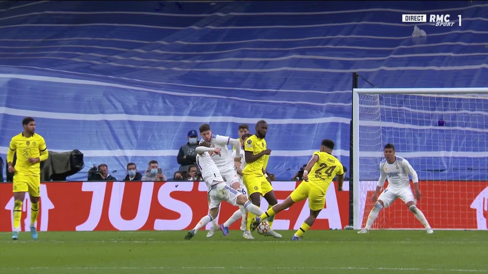 La frappe de Reece James n'est pas contrée par Luka Modric et n'aurait pas dû offrir le corner sur lequel Antonio Rüdiger a marqué La frappe de Reece James n'est pas contrée par Luka Modric et n'aurait pas dû offrir le corner sur lequel Antonio Rüdiger a marqué