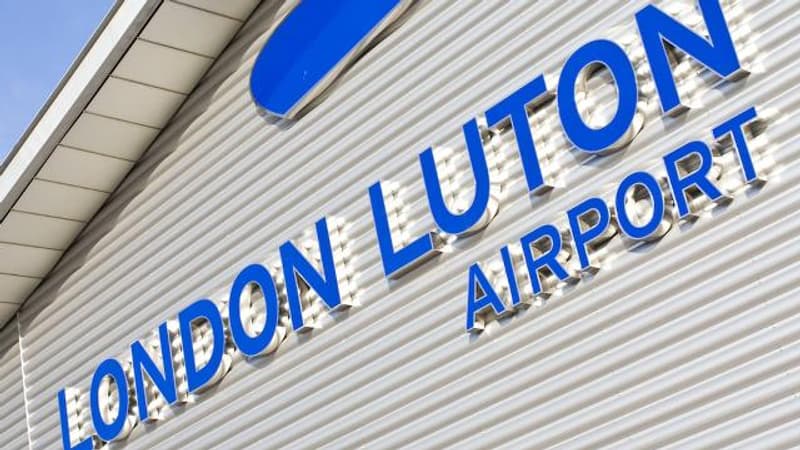 Canicule: l'aéroport de Londres Luton fermé 3 heures lundi pour cause de piste fondue