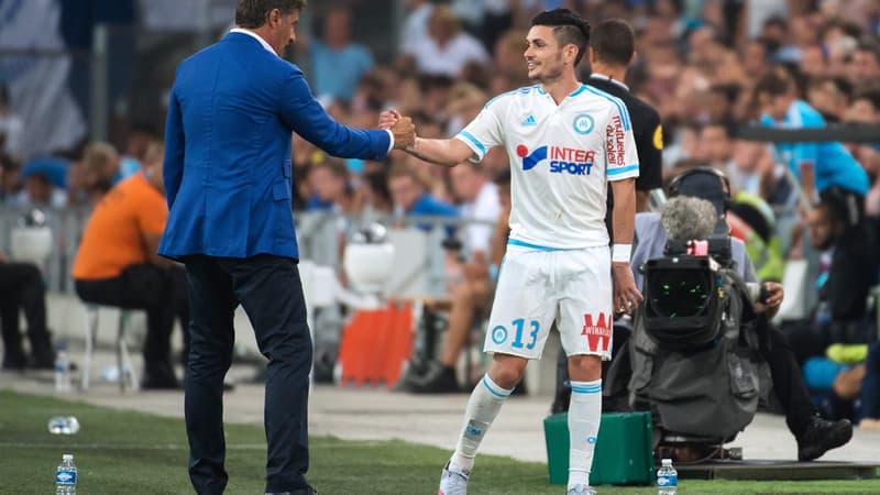 Rémy Cabella tape dans la main de Michel, le nouvel entraîneur marseillais