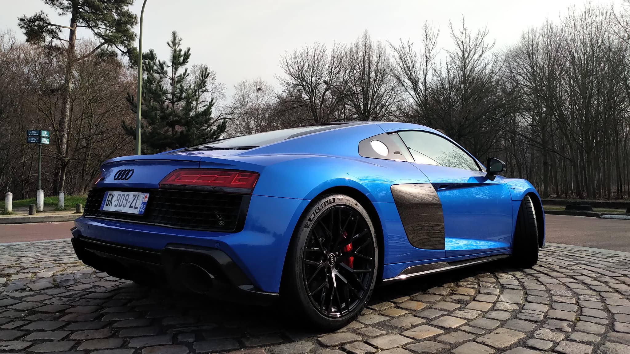 Cette R8 est l’un des dernières versions de la supercar, alors que sa carrière va s’arrêter, après 16 ans de commercialisation. 