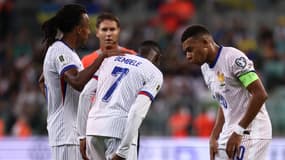 Ousmane Dembélé, blessé, entouré de Jules Koundé et Kylian Mbappé lors du match Ukraine-France, 5 septembre 2025
