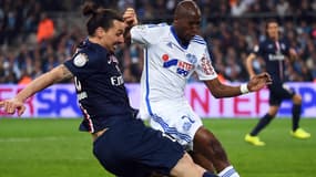 Zlatan Ibrahimovic au duel avec Rod Fanni