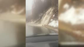 Une route menant à Risoul (Hautes-Alpes) inondée après le passage des intempéries, le 2 décembre 2023.