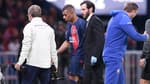 Kylian Mbappé sortant sur blessure lors de PSG-OM