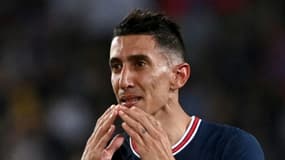 Angel Di Maria, pour son dernier match avec le PSG, est remplacé et quitte le terrain en pleurs, contre Metz, le 21 mai 2022 au Parc des Princes 