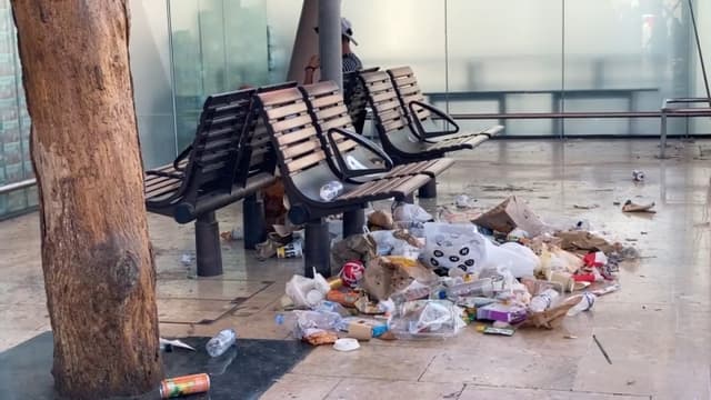 Les déchets s'amoncellent dans la gare de Marseille après 10 jours de grève des salariés de Laser Propreté.