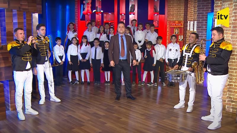 Un présentateur azerbaïdjanais fait chanter une chanson anti-Macron à des enfants à la télévision