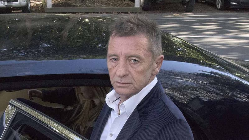 L'ex-batteur d'AC/DC Phil Rudd quitte le tribunal de Tauranga, en Nouvelle-Zélande, le 9 juillet 2015