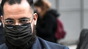 Alexandre Benalla quitte le tribunal de Paris le 5 novembre 2021 après sa condamnation à trois ans de prison, dont un an ferme sous bracelet électronique