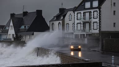 Dans le Finistère, à Le Guilvinec, la dépression Ingrid frappe de plein fouet la côte le 23 janvier 2026.