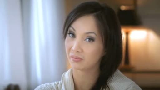 Katsuni raconte son quotidien dans une publicité parodique pour Alloresto