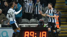 Ivan Toney (à gauche) sous le maillot de Newcastle.