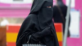 Une femme portant le voile intégral à Roubaix, le 9 janvier dernier.