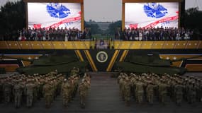 Le président Donald Trump dirige une cérémonie de réengagement de l'armée américaine le 14 juin 2025 à Washington, DC.