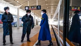 Entre transports et Covid, le double défi de la Chine avec un "train spécial JO". 