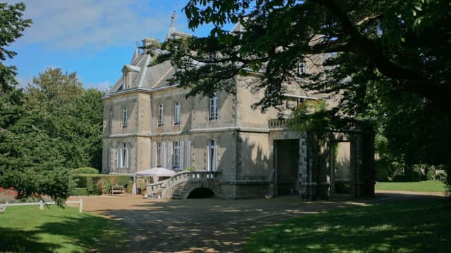 Ce château est à vendre pour 5,6 millions d'euros.