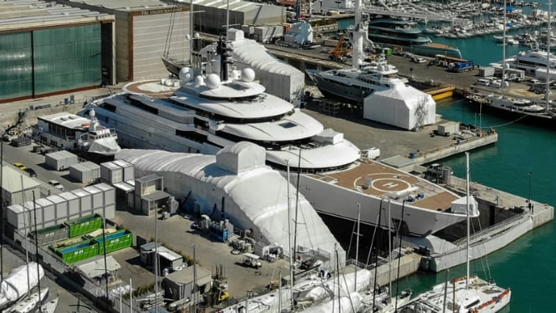 Italie: un mystérieux méga-yacht à 700 millions de dollars immobilisé par les autorités