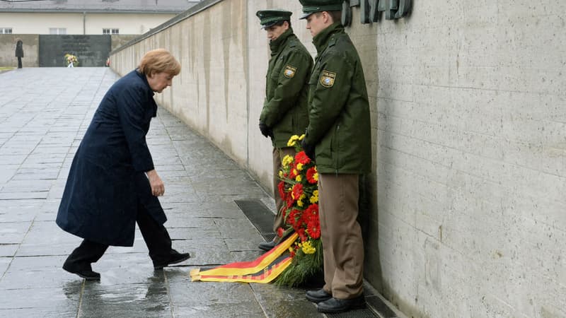 Angela Merkel est la première chancelière allemande à s'être rendue dans l'ancien camp de Dachau, en août 2013.