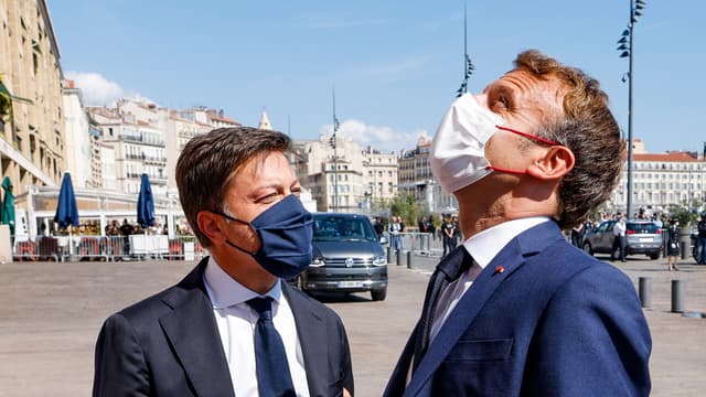 Emmanuel Macron accueilli à Marseille par le maire de la ville Benoît Payan.