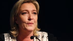 La présidente du Front national Marine Le Pen s'est étonnée mardi sur France Info de ne pas avoir été invitée par le président socialiste François Hollande lors de consultations menées avec tous les partis politiques représentés au Parlement avant les som