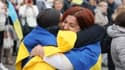 Des habitantes de Kherson, réfugiées à Odessa, fêtant la libération de leur ville le samedi 12 novembre 2022 en Ukraine