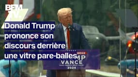 Présidentielle américaine: Donald Trump prononce son discours en Caroline du Nord derrière une vitre pare-balles 
