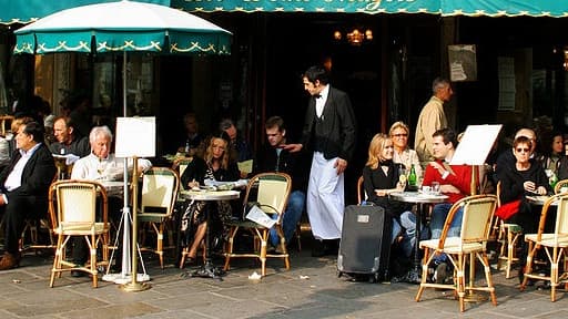 La population française a continué d'augmenter, mais moins fortement en 2012