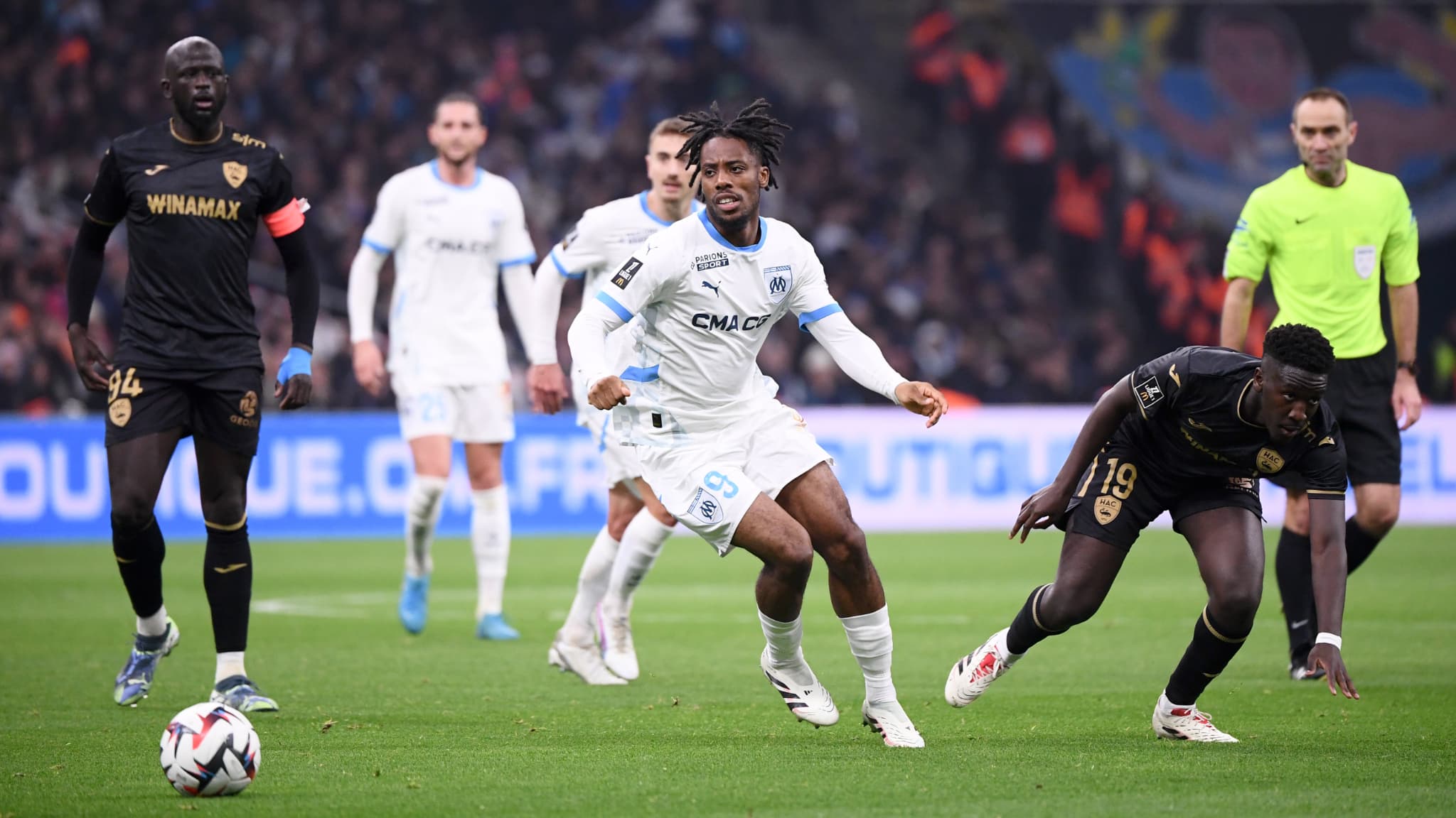 "IL N'Y A EU QU'UN RETARD", ELYE WAHI CLARIFIE LES CIRCONSTANCES DE SON DÉPART TRÈS RAPIDE DE L'OM
