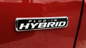 Le moteur thermique 4 cylindres Duratec 2,5l est associé à une batterie de 14,4 kwH et à un moteur électrique.