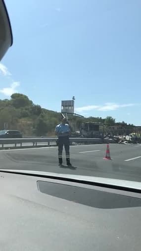 Camion en feu sur l'autoroute A9 - Témoins BFMTV