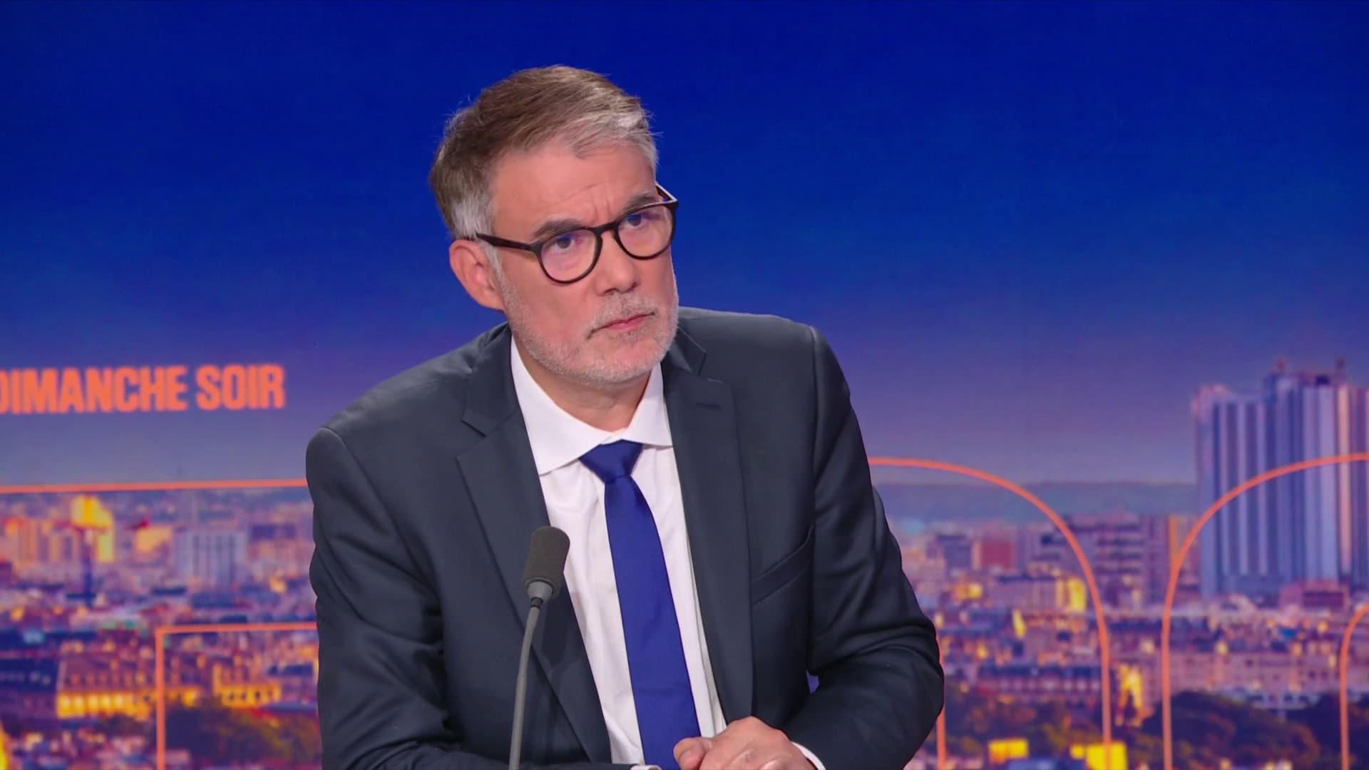DRAPEAUX PALESTINIENS SUR LES MAIRIES: OLIVIER FAURE SOULIGNE QU'IL NE "S'AGIT PAS DU DRAPEAU DU HAMAS"