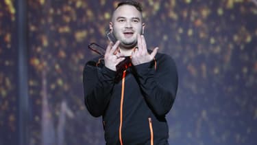 Le chanteur JUL sur la scène des Victoires de la Musique en 2017