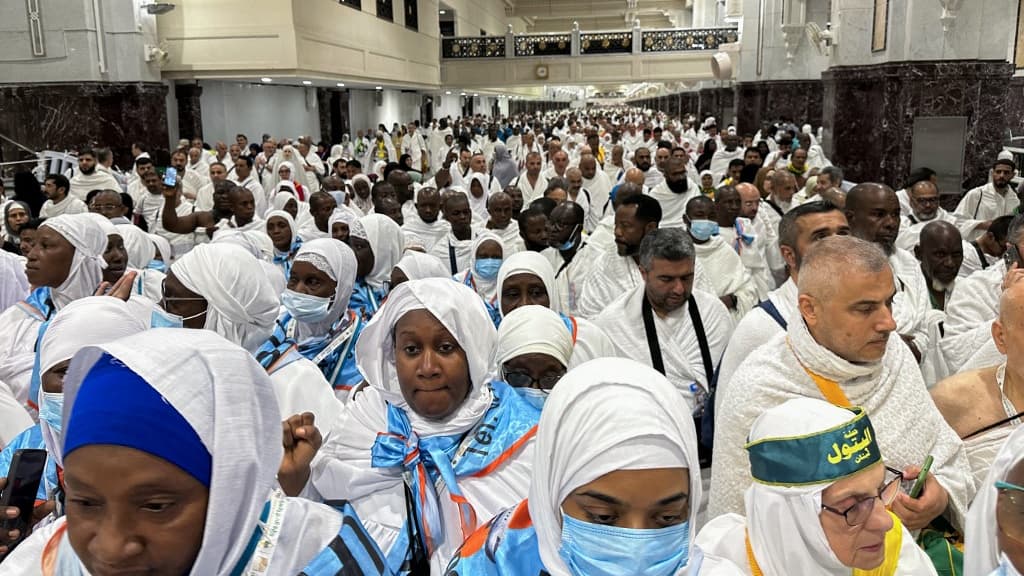 Faithful Muslim walk in the great mosque during the pilgrimage of Hajj in the Santa de la Meca city, on June 2, 2024. Faithful Muslim walk in the great mosque during the pilgrimage of Hajj in the Santa de la Meca city, on June 2, 2024.