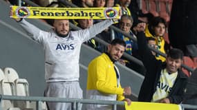 Un supporter de Fenerbahce lors de la rencontre face au Zénith Saint-Pétersbourg en Ligue Europa, le 3 novembre 2022.