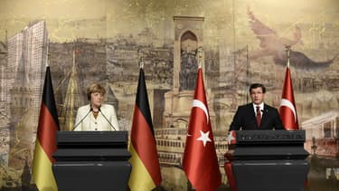 Angela Merkel, la chancelière allemande et Ahmet Davutoglu, premier ministre turc - 18 octobre 2015 -