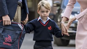 Le prince George fréquente une école primaire très sélect où le coût de la scolarité 