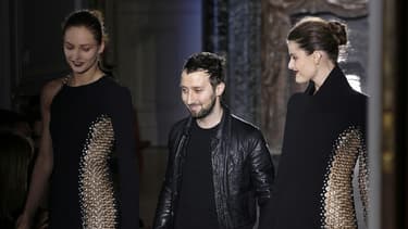 Anthony Vaccarello était directeur artistique de sa propre marque depuis 7 ans.