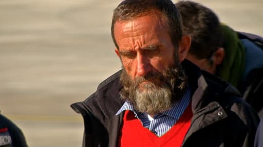 L'ex otage Daniel Larribe, à son arrivée mercredi sur le tarmac de Villacoublay.